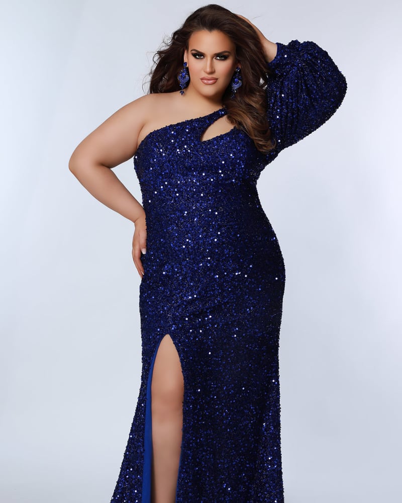 Front of a model wearing a size 30 Impeccable Formal Dress in Sapphire by Sydney's Closet. | dia_product_style_image_id:286669